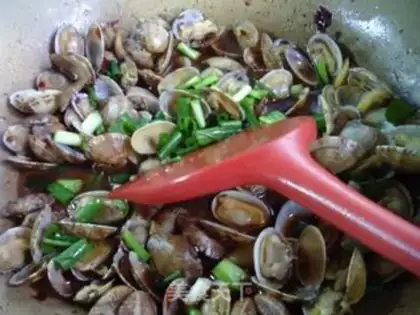 Make Spicy clams step 7