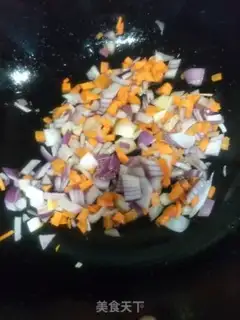 Make Yangzhou fried rice step 1