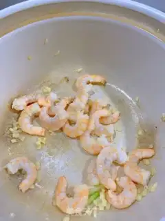 Make Shrimp dress and silk soup step 2
