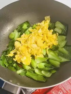 Make The greens are making eggs step 4
