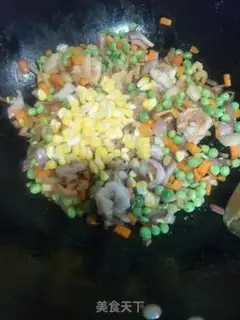 Make Yangzhou fried rice step 4