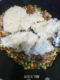 Make Yangzhou fried rice step 5