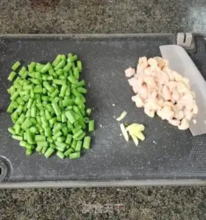 Make Four seasoned bean fried chicken gravy step 1