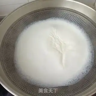 Make Red potato strawberry milkshake step 0