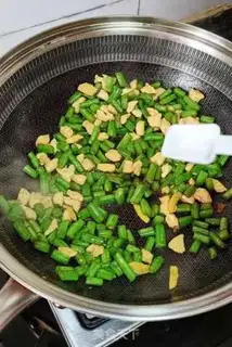 Make Four seasoned bean fried chicken gravy step 5