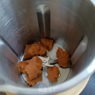 Make Red potato strawberry milkshake step 3