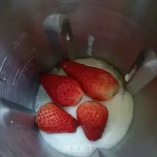 Make Red potato strawberry milkshake step 6