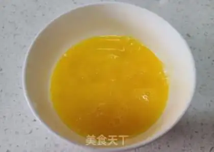 Make Scrambled eggs step 1