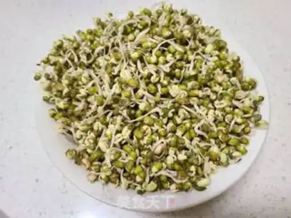 Make The green bean sprouts step 0