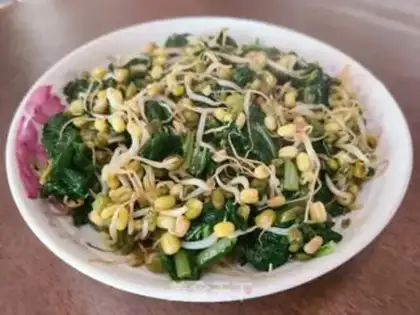 Make The green bean sprouts step 4