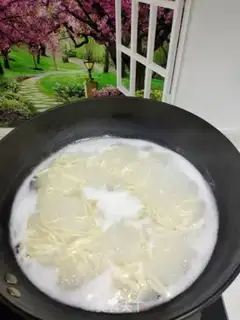 Make Beef egg noodles step 1