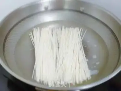 Make Tomato beef noodles step 5