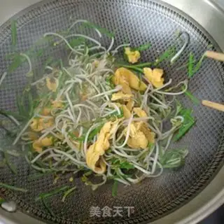 Make Scrambled bean sprouts step 13