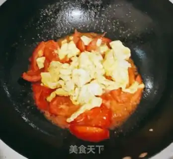 Make Tomato fried eggs step 2