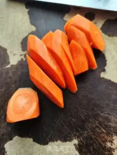 Make Carrot apple soup step 1