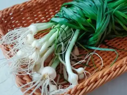 Make Little garlic eggcake step 2