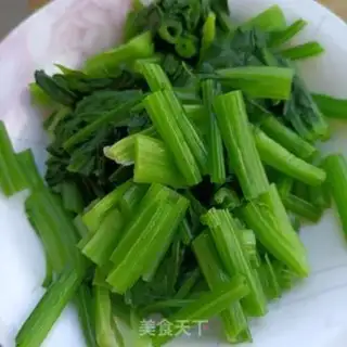Make Shrimp fried spinach poles step 1