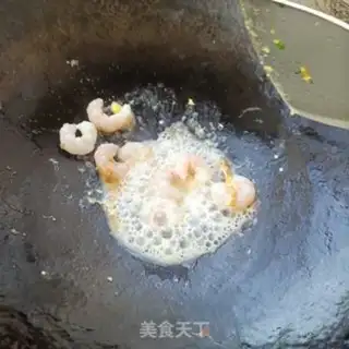 Make Shrimp fried spinach poles step 5