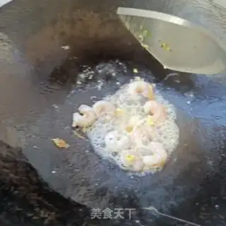 Make Shrimp fried spinach poles step 6