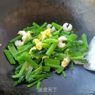 Make Shrimp fried spinach poles step 8