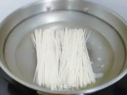 Make Chicken soup beef noodles step 5