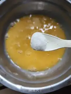 Make Yellow rice cake and eggs step 1
