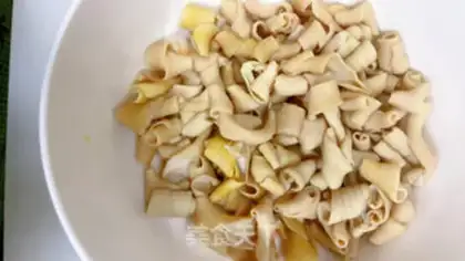 Make Spicy duck sausage step 1