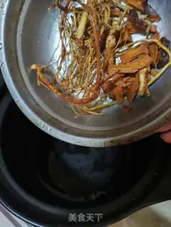 Make Five fingers of peaches and tan and pork soup step 1