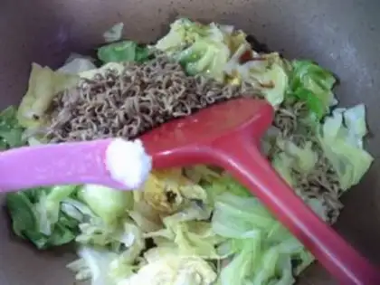 Make Eggs and cabbage step 9