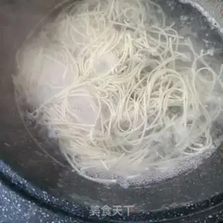 Make Peas with hot cucumber noodles step 7