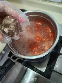 Make Beefball eggs, tomato noodles step 3