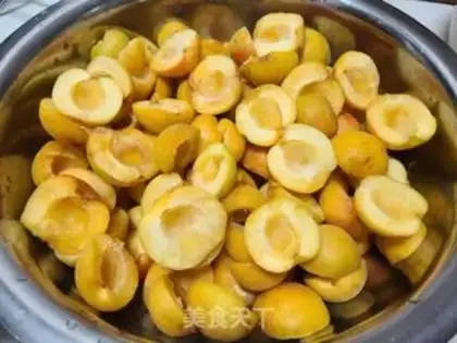 Make Apricot cans step 5
