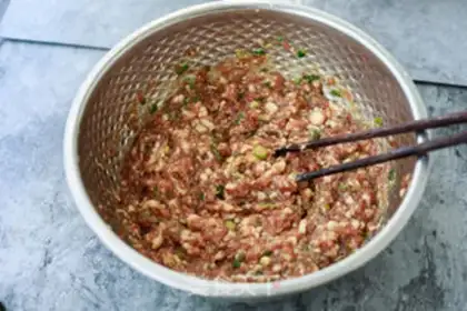 Make Porridge pork dumplings step 1