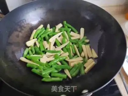Make The meat corn is fried with beans step 5