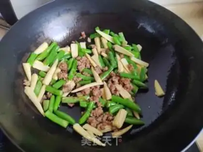 Make The meat corn is fried with beans step 6