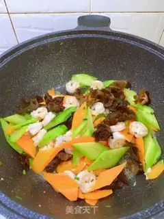 Make cucumber shrimp step 5