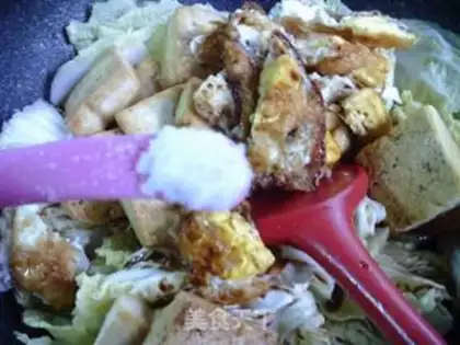 Make Tofu with fried eggs and dolls step 10