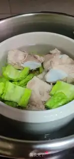 Make Soybeans, bitter melon, bone soup step 7