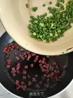 Make Weed-weed garlic rice step 4