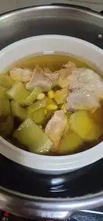 Make Soybeans, bitter melon, bone soup step 8