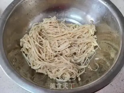 Make Golden fungus fried eggs step 2