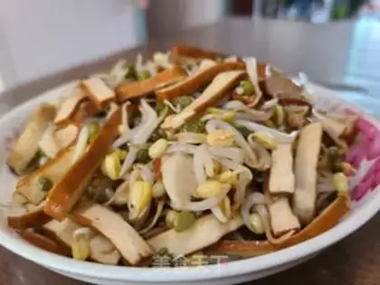Make The green bean sprouts are fried and dried step 6