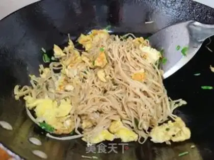 Make Golden fungus fried eggs step 5