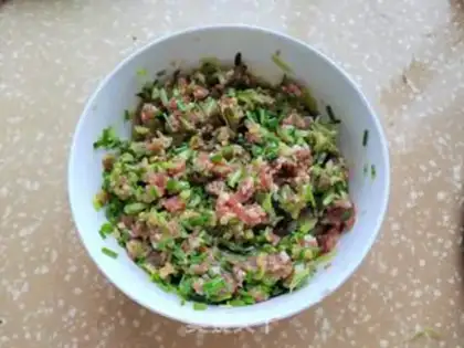 Make cucumber veal frying step 2