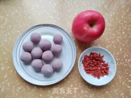Make Apples are made with mashed potatoes step 0