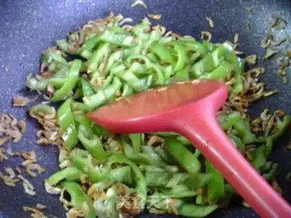 Make Shrimp-skinned green pepper step 4