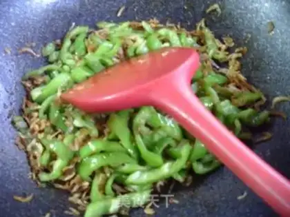 Make Shrimp-skinned green pepper step 7