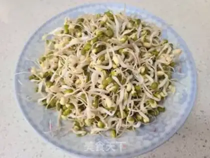 Make Garlic green bean sprouts step 0