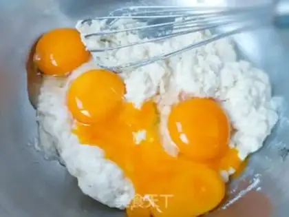 Make Gold pillow cake step 2