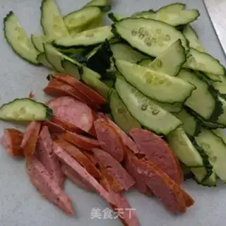 Make Garlic sausage cucumber step 1